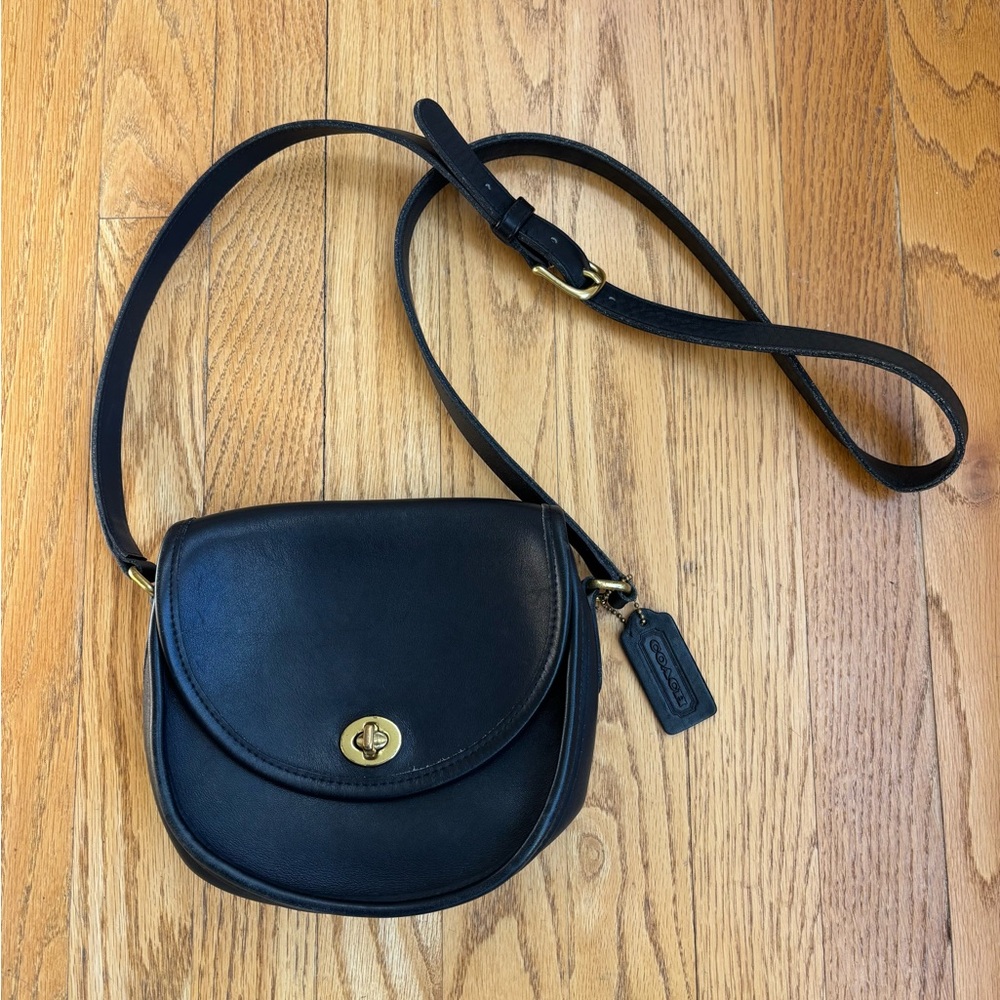 Coach classic Black Watson Crossbody purse. NO L5D 9981